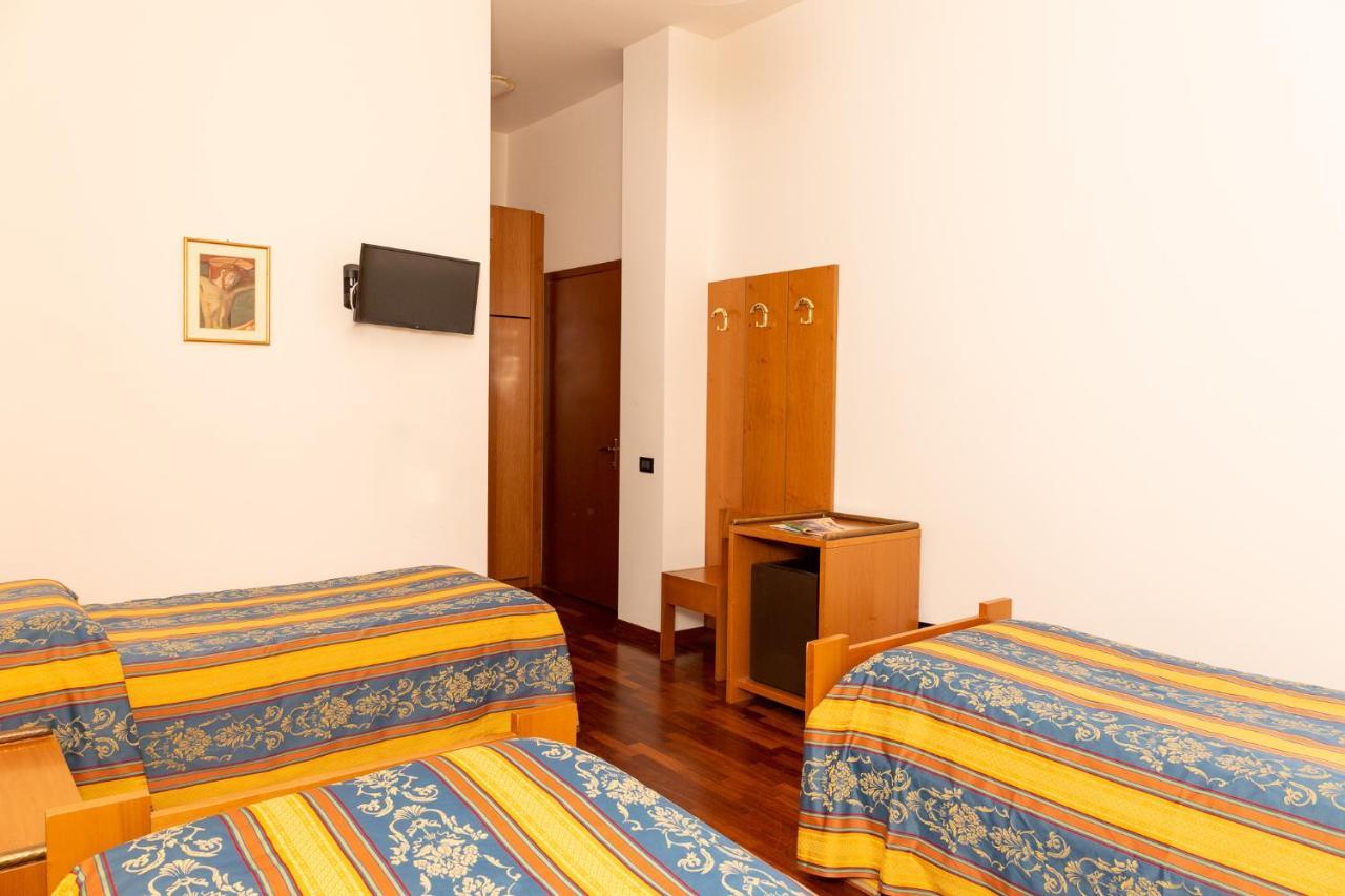 Albergo Sacro Monte 瓦雷泽 外观 照片