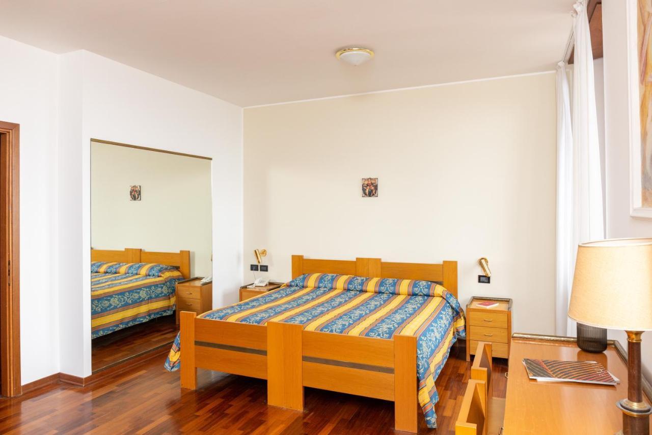 Albergo Sacro Monte 瓦雷泽 外观 照片
